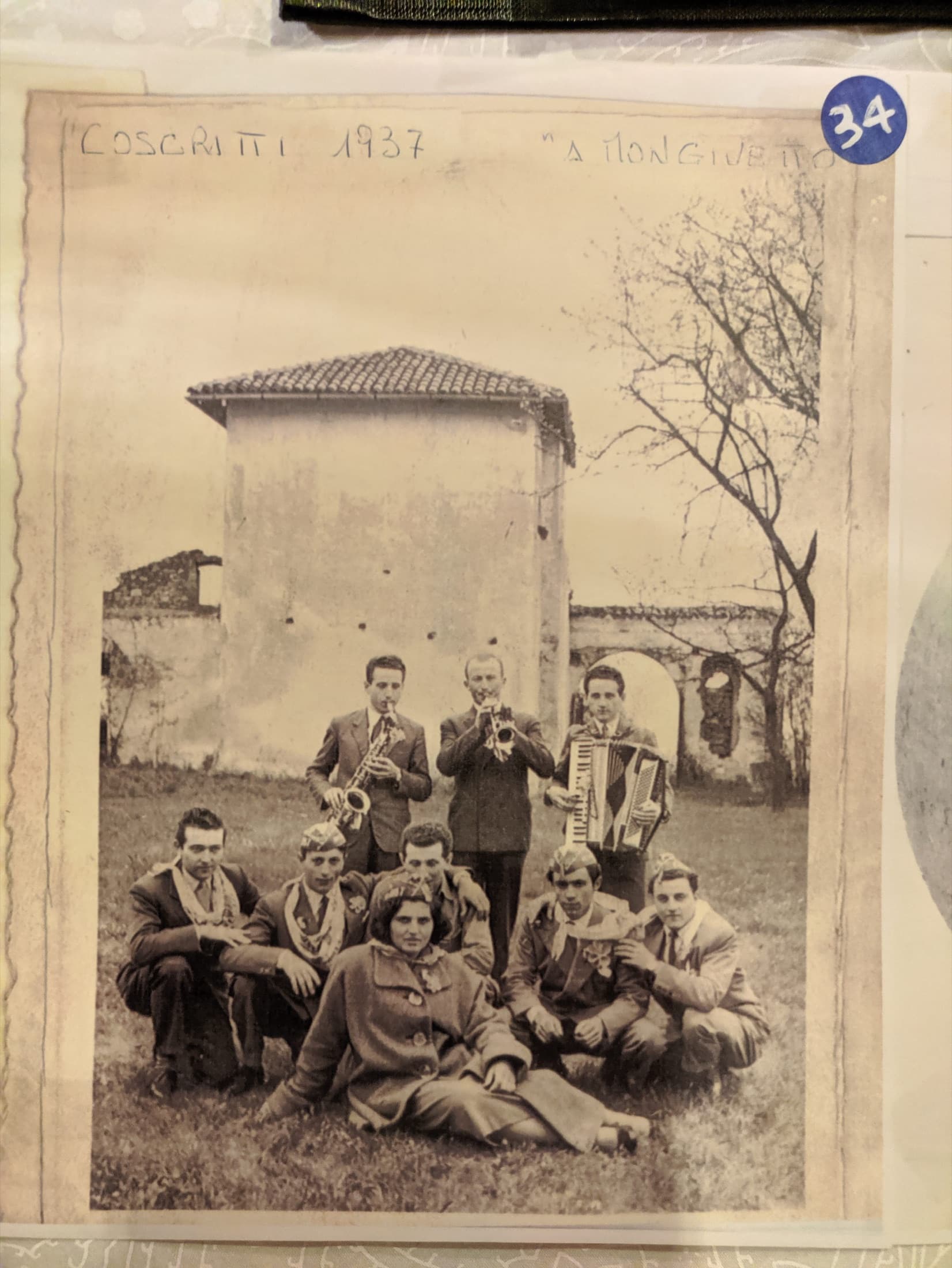 Foto di gruppo storica nel parco di Mongivetto