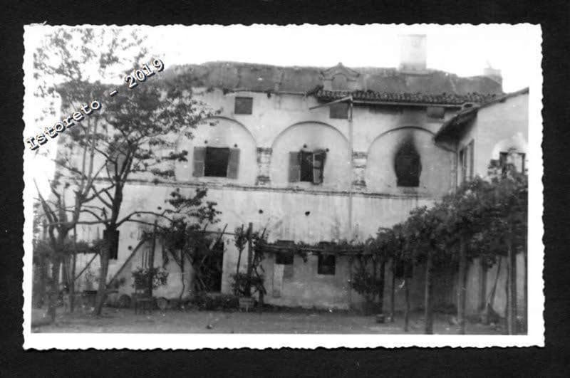 Veduta storica del cortile del Castello Mongivetto