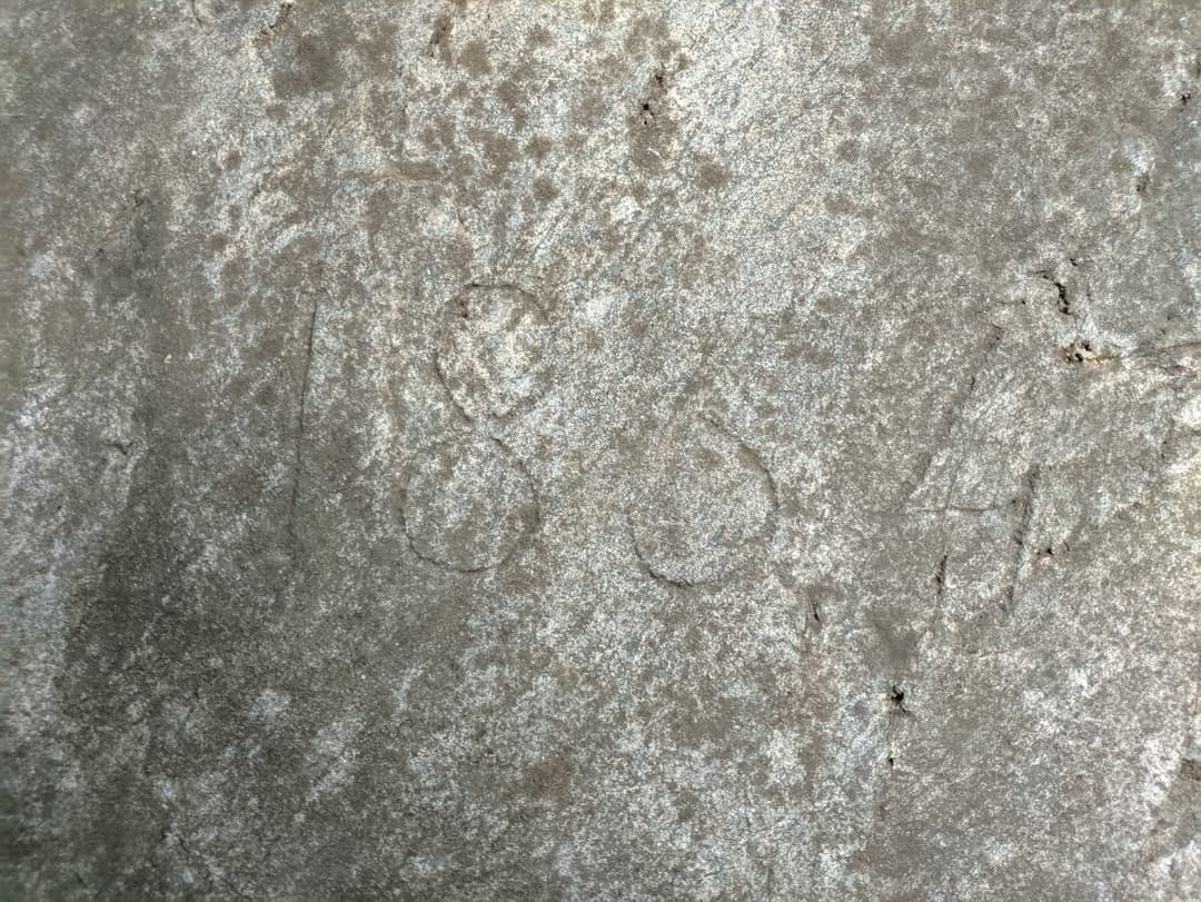 Dettaglio storico con data 1834 al Castello Mongivetto